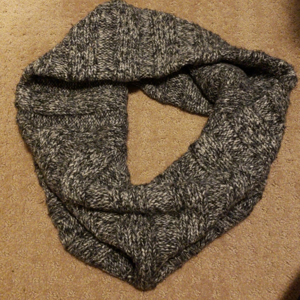 Gap infinity scarf